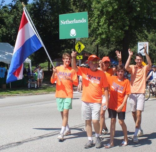 Dutch Community in Parade of Flags at One World Day